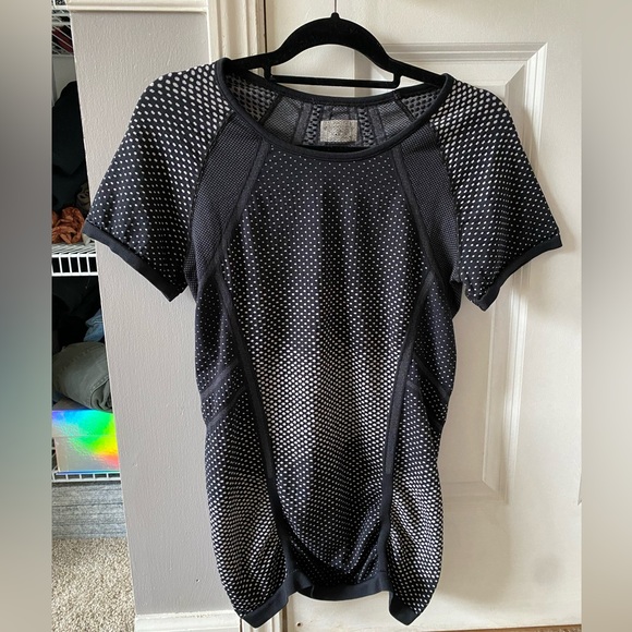 Athleta Short sleeve Shirt - Picture 2 of 4